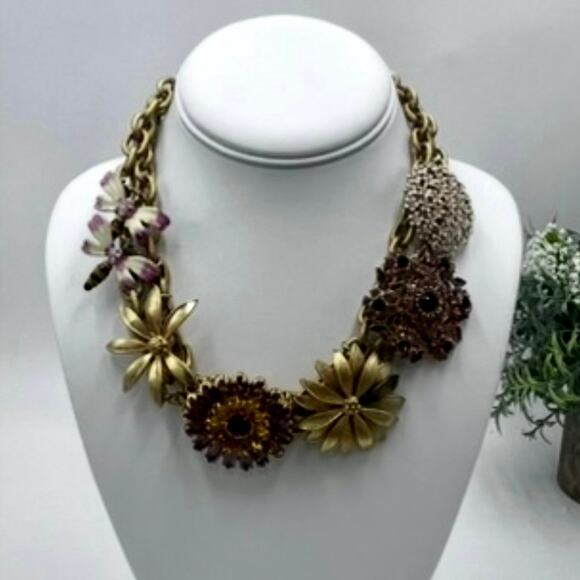 Banana Republic Vintage Floral Dragonfly Enamel‎ Rhinestone 
Necklace - Picture 2 of 13